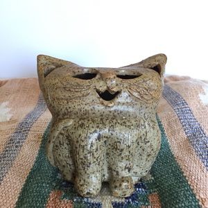 Fat little ceramic kitty